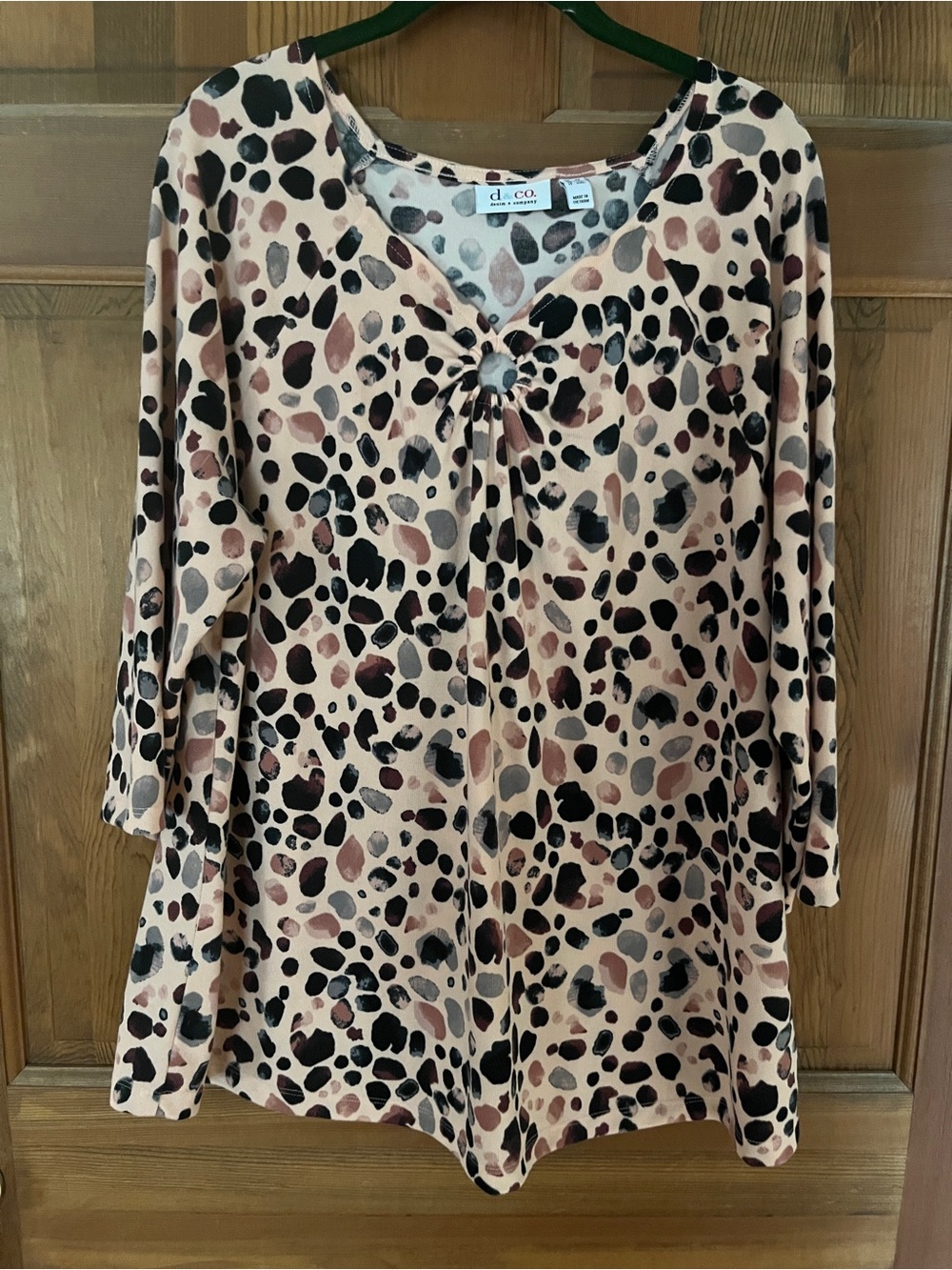Denim & Co 1X Pink Grey Black Animal Print Keyhole V-Neck Raglan Sleeve Sweater